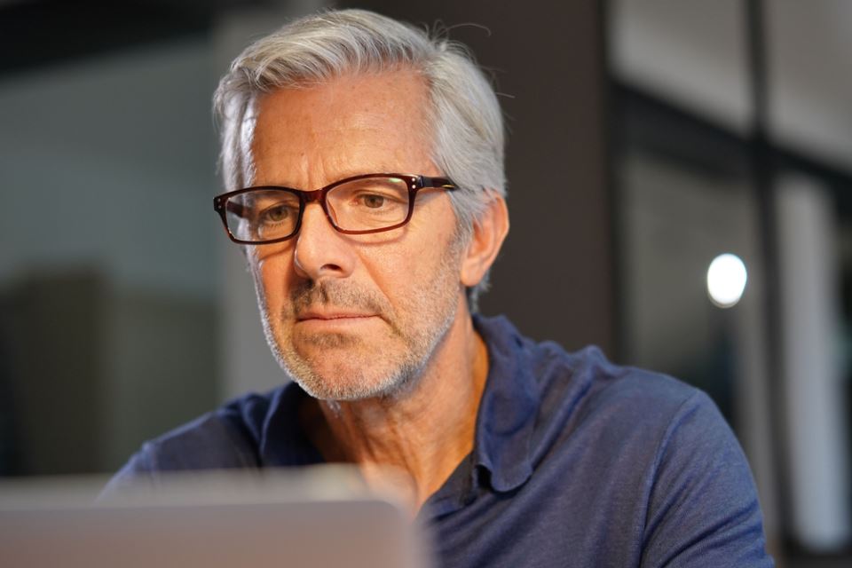 6 znakova da imate posla sa osobom koja iza maske ljubaznosti krije čisto zlo - featured image 6 znakova da imate posla sa osobom koja iza maske ljubaznosti krije čisto zlo - featured image