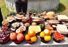 Sutra su Mitrovske zadušnice: Ovo su običaji koji svaki vernik treba da ispoštujue, a jedna stvar se smatra velikim grehom Sutra su Mitrovske zadušnice: Ovo su običaji koji svaki vernik treba da ispoštujue, a jedna stvar se smatra velikim grehom - featured image