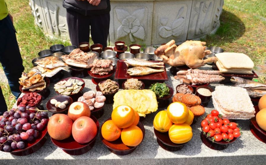 Sutra su Mitrovske zadušnice: Ovo su običaji koji svaki vernik treba da ispoštujue, a jedna stvar se smatra velikim grehom - featured image Sutra su Mitrovske zadušnice: Ovo su običaji koji svaki vernik treba da ispoštujue, a jedna stvar se smatra velikim grehom - featured image