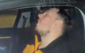 Tip je zaspao za volanom, čitav internet umire od smijeha zbog načina na koji se probudio Tip je zaspao za volanom, čitav internet umire od smijeha zbog načina na koji se probudio - featured image