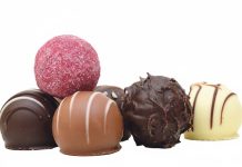 Kupac pazario čokoladne bombone, pa mu se zgadio život! Nije za one sa slabim želucem! (VIDEO) Kupac pazario čokoladne bombone, pa mu se zgadio život! Nije za one sa slabim želucem! (VIDEO) - featured image