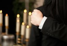 ŠTA TREBA URADITI SA ODEĆOM PREMINULOG? Veruje se da se OVO NIKAKO NE BI SMELO dirati da se POKOJNIK “ne uznemiri” ŠTA TREBA URADITI SA ODEĆOM PREMINULOG? Veruje se da se OVO NIKAKO NE BI SMELO dirati da se POKOJNIK “ne uznemiri” - featured image