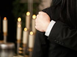 ŠTA TREBA URADITI SA ODEĆOM PREMINULOG? Veruje se da se OVO NIKAKO NE BI SMELO dirati da se POKOJNIK “ne uznemiri” ŠTA TREBA URADITI SA ODEĆOM PREMINULOG? Veruje se da se OVO NIKAKO NE BI SMELO dirati da se POKOJNIK “ne uznemiri” - featured image