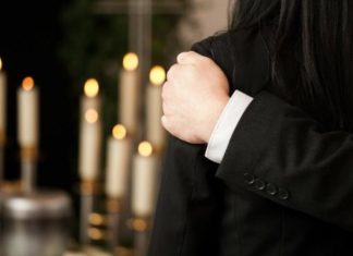 ŠTA TREBA URADITI SA ODEĆOM PREMINULOG? Veruje se da se OVO NIKAKO NE BI SMELO dirati da se POKOJNIK “ne uznemiri” ŠTA TREBA URADITI SA ODEĆOM PREMINULOG? Veruje se da se OVO NIKAKO NE BI SMELO dirati da se POKOJNIK “ne uznemiri” - featured image