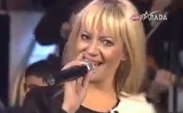 Harala je estradnom scenom 90-ih pa se povukla sa scene: Bila je ljubavnica, a onda se udala za 10 godina mlašeg oficira i u 42. godini rodila sina Harala je estradnom scenom 90-ih pa se povukla sa scene: Bila je ljubavnica, a onda se udala za 10 godina mlašeg oficira i u 42. godini rodila sina - featured image