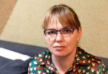 “Moj muž je nakon što smo razmenili zavete samo nestao, dok je svadba trajala: Gosti se vesele, meni se srce cepa, a tek kasnije sam saznala šok istinu” “Moj muž je nakon što smo razmenili zavete samo nestao, dok je svadba trajala: Gosti se vesele, meni se srce cepa, a tek kasnije sam saznala šok istinu” - featured image