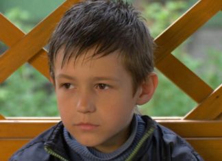 Čim se rodio majka ga je bacila u smeće: Uzeo ga je čovek iz gradske čistoće, posle 12 godina je shvatio šta je uradio Čim se rodio majka ga je bacila u smeće: Uzeo ga je čovek iz gradske čistoće, posle 12 godina je shvatio šta je uradio - featured image