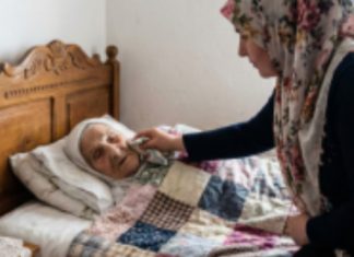 Snaja negovala bolesnu svekrvu koju su ćerke ostavile Snaja negovala bolesnu svekrvu koju su ćerke ostavile - featured image