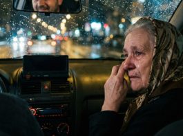 Taksista vozio baku u dom besplatno: Nakon njene smrti dobio je pismo koje ga je šokiralo Taksista vozio baku u dom besplatno: Nakon njene smrti dobio je pismo koje ga je šokiralo - featured image