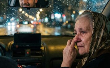 Taksista vozio baku u dom besplatno: Nakon njene smrti dobio je pismo koje ga je šokiralo Taksista vozio baku u dom besplatno: Nakon njene smrti dobio je pismo koje ga je šokiralo - featured image