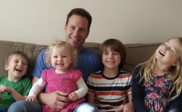 Pomogao sam nepoznatoj starici u marketu – nisam znao ko stoji iza nje Pomogao sam nepoznatoj starici u marketu – nisam znao ko stoji iza nje - featured image