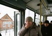 „Ne ulazi u auto sa mužem“:Ovo je pitanje života i smrti. Sve ćeš razumeti kad vidiš ko će biti u tom autobusu.“ I tako, kad sam ušla u autobus, zaledila sam se… 😲😲😲 „Ne ulazi u auto sa mužem“:Ovo je pitanje života i smrti. Sve ćeš razumeti kad vidiš ko će biti u tom autobusu.“ I tako, kad sam ušla u autobus, zaledila sam se… 😲😲😲 - featured image