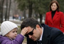 Šapat devojčice iz parka: “Nisi slep, tvoja žena ti nešto sipa u hranu” — istina koja je isplivala iz sudopere Šapat devojčice iz parka: “Nisi slep, tvoja žena ti nešto sipa u hranu” — istina koja je isplivala iz sudopere - featured image