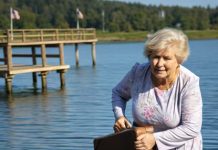 Slučajno sam vidjela kako moja snaha baca stari smeđi kofer u duboko jezero; činilo mi se vrlo čudno, a kada sam izvukla kofer iz vode, bila sam užasnuta onim što je unutra. Slučajno sam vidjela kako moja snaha baca stari smeđi kofer u duboko jezero; činilo mi se vrlo čudno, a kada sam izvukla kofer iz vode, bila sam užasnuta onim što je unutra. - featured image