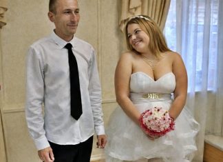 Direktno u trenutku registracije, pod vjenčanicom mlade, počelo je čudno pomjeranje! Mladić je pobijelio od straha, a svi pozvani su ostali zapanjeni… 😱😱😱… Direktno u trenutku registracije, pod vjenčanicom mlade, počelo je čudno pomjeranje! Mladić je pobijelio od straha, a svi pozvani su ostali zapanjeni… 😱😱😱… - featured image