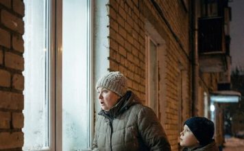 Tajni plan muža: žena je prisluškivala šapat svog sina i otkrila u domu ono što je muž pripremao za njihov povratak. Tajni plan muža: žena je prisluškivala šapat svog sina i otkrila u domu ono što je muž pripremao za njihov povratak. - featured image