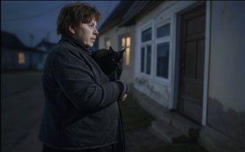 Nepoznata žena sa crnim mačkom zamolila je da je puste u kuću na noć. A kada je mačak ušao u sobu sa bolesnom ćerkom, majka je ostala ZASTANUTA od onoga što je videla… 😱😱😱 Nepoznata žena sa crnim mačkom zamolila je da je puste u kuću na noć. A kada je mačak ušao u sobu sa bolesnom ćerkom, majka je ostala ZASTANUTA od onoga što je videla… 😱😱😱 - featured image