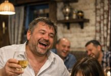 Moj pijani muž me pokušao poniziti pred kolegama, ali onda sam učinila nešto zbog čega je duboko zažalio zbog svojih postupaka 😨😲 Moj pijani muž me pokušao poniziti pred kolegama, ali onda sam učinila nešto zbog čega je duboko zažalio zbog svojih postupaka 😨😲 - featured image