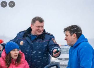 Drski inspektor mi je oduzeo vozačku dozvolu dok sam vozio trudnu ženu u bolnicu: posle godinu dana uradio sam nešto zbog čega je on žestoko zažalio zbog svog postupka 🤔😢 Drski inspektor mi je oduzeo vozačku dozvolu dok sam vozio trudnu ženu u bolnicu: posle godinu dana uradio sam nešto zbog čega je on žestoko zažalio zbog svog postupka 🤔😢 - featured image