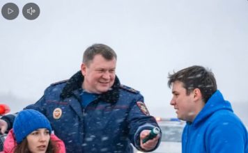 Drski inspektor mi je oduzeo vozačku dozvolu dok sam vozio trudnu ženu u bolnicu: posle godinu dana uradio sam nešto zbog čega je on žestoko zažalio zbog svog postupka 🤔😢 Drski inspektor mi je oduzeo vozačku dozvolu dok sam vozio trudnu ženu u bolnicu: posle godinu dana uradio sam nešto zbog čega je on žestoko zažalio zbog svog postupka 🤔😢 - featured image