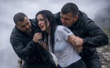 Muž, kako bi se oslobodio mene i stekao moj novac, unajmio je trojicu bandita: oni su me gurnuli sa trideset metara visine, a zatim su sišli po moje telo, ni ne sluteći šta ih čeka dole 😢😲 Muž, kako bi se oslobodio mene i stekao moj novac, unajmio je trojicu bandita: oni su me gurnuli sa trideset metara visine, a zatim su sišli po moje telo, ni ne sluteći šta ih čeka dole 😢😲 - featured image