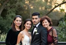 Bogati rođaci mladenke ismijavali su majku mladoženje — dok ona nije izašla na pozornicu i progovorila