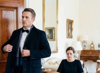 Gospodin nije htio povesti svoju invalidnu suprugu na zabavu jer je to bilo “sramotno” – ali kada je izašla na pozornicu kao vlasnica tvrtke, pao je na koljena, pokajan. Gospodin nije htio povesti svoju invalidnu suprugu na zabavu jer je to bilo “sramotno” – ali kada je izašla na pozornicu kao vlasnica tvrtke, pao je na koljena, pokajan. - featured image