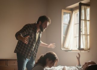 Moj muž je izbacio svog bolesnog oca, a ja sam se brinula o njemu 8 meseci: pre smrti mi je otkrio tajnu koja mi je promenila život.