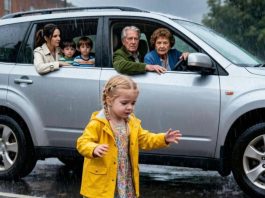 Prilikom preuzimanja, moji roditelji poveli su djecu moje sestre i odbili povesti moju kćer.Kad je došla do auta, moja joj je majka rekla da se pješice vrati kući unatoč pljusku. Moja šestogodišnja djevojčica preklinjala ih je, ali oni su otišli, ostavivši je mokru do kože i u suzama Prilikom preuzimanja, moji roditelji poveli su djecu moje sestre i odbili povesti moju kćer.Kad je došla do auta, moja joj je majka rekla da se pješice vrati kući unatoč pljusku. Moja šestogodišnja djevojčica preklinjala ih je, ali oni su otišli, ostavivši je mokru do kože i u suzama - featured image