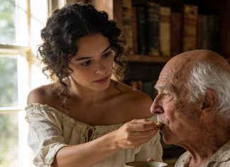 💔 Udala sam se za svog 80-godišnjeg susjeda kako bih mu spasila kuću… a onda sam ostala trudna i njegova obitelj je došla po krv.