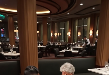 Čuo sam kako je muškarac u mom restoranu doveo svoju majku u invalidskim kolicima do suza — i nisam to mogao dopustiti!