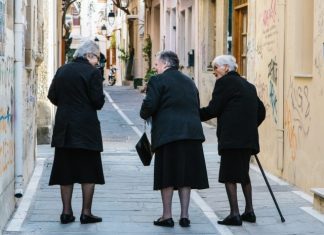 EVO KOLIKO DUGO TREBA DA SE NOSI CRNA ODJEĆA NAKON SMRTI BLISKE OSOBE: Stav crkve je vrlo jasan! (foto)