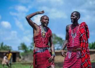 Zašto žene lude za muškarcima iz Masai plemena: Masovno se udaju za njih, a 3 stvari ih čine neodoljivim i posebnim Zašto žene lude za muškarcima iz Masai plemena: Masovno se udaju za njih, a 3 stvari ih čine neodoljivim i posebnim - featured image
