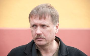 Ivan je živeo na selu i svake noći u 3:17 svetlo se palilo samo: Kad je na kameri video šta se dešava, skamenio se Ivan je živeo na selu i svake noći u 3:17 svetlo se palilo samo: Kad je na kameri video šta se dešava, skamenio se - featured image