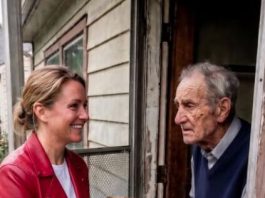 Bilo mi je žao usamljenog namrgođenog starca iz komšiluka pa sam mu svako veče donosila večeru: Kad je umro ostavlja poruku koja mi menja život Bilo mi je žao usamljenog namrgođenog starca iz komšiluka pa sam mu svako veče donosila večeru: Kad je umro ostavlja poruku koja mi menja život - featured image