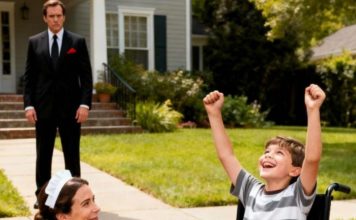 Milioner se vratio kući ranije nego inače — i skamenio se kada je ugledao šta njegova kućna pomoćnica radi sa njegovim sinom.