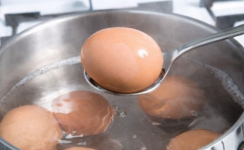 Jaja stavljate u hladnu ili ključalu vodu? STARINSKI SAVJET KAKO DA PRAVILNO SKUHATE JAJA – nikad ih lakše nećete oguliti (SAVJET)