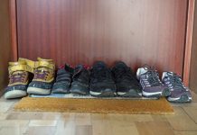 Šta gomila cipela ispred vrata govori o porodici: Psiholozi otkrivaju da li su srećni ljudi koji tu žive Šta gomila cipela ispred vrata govori o porodici: Psiholozi otkrivaju da li su srećni ljudi koji tu žive - featured image