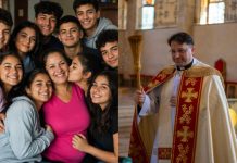 Mariju je muž sveštenik ostavio s 10-oro dece zbog mlađe devojke iz crkvenog hora: Deceniju kasnije dolazi na njen prag, a ono što mu je rekla pamtiće do groba Mariju je muž sveštenik ostavio s 10-oro dece zbog mlađe devojke iz crkvenog hora: Deceniju kasnije dolazi na njen prag, a ono što mu je rekla pamtiće do groba - featured image