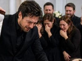 Htio je samo da se oprosti od svoje trudne supruge, podižući poklopac kovčega… ali ono što je ugledao promijenilo mu je život zauvijek. 😱😱 Htio je samo da se oprosti od svoje trudne supruge, podižući poklopac kovčega… ali ono što je ugledao promijenilo mu je život zauvijek. 😱😱 - featured image
