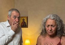 SA 60 GODINA UDALA SAM SE ZA SVOJU PRVU LJUBAV… ALI U BRAČNOJ NOĆI, U TRENUTKU KAD JE DOTAKNUO MOJU HALJINU, ŠOKIRANO JE UZMAKNUO, A MENI SE SRCE SLOMILO SA 60 GODINA UDALA SAM SE ZA SVOJU PRVU LJUBAV… ALI U BRAČNOJ NOĆI, U TRENUTKU KAD JE DOTAKNUO MOJU HALJINU, ŠOKIRANO JE UZMAKNUO, A MENI SE SRCE SLOMILO - featured image
