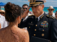 Ponizili su je na plaži u Cancúnu zbog njezinih ožiljaka, sve dok admiral nije otkrio istinu koju je njezin otac skrivao 5 godina
