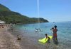 Kupači na plaži u Crnoj Gori NISU MOGLI DA VERUJU OČIMA! Zbog onoga što su videli u PLIĆAKU, odmah su pobjegli… (VIDEO)