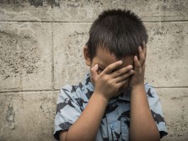 Svaka osoba koja je imala nesrećno djetinjstvo ima ovih 10 karakteristika – Lako je prepoznati ljude s teškom traumom Svaka osoba koja je imala nesrećno djetinjstvo ima ovih 10 karakteristika – Lako je prepoznati ljude s teškom traumom - featured image