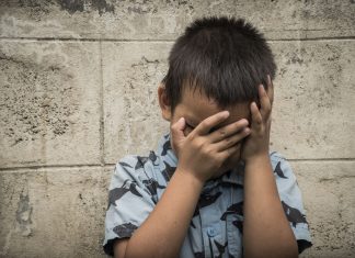 Svaka osoba koja je imala nesrećno djetinjstvo ima ovih 10 karakteristika – Lako je prepoznati ljude s teškom traumom Svaka osoba koja je imala nesrećno djetinjstvo ima ovih 10 karakteristika – Lako je prepoznati ljude s teškom traumom - featured image