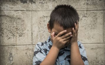 Svaka osoba koja je imala nesrećno djetinjstvo ima ovih 10 karakteristika – Lako je prepoznati ljude s teškom traumom Svaka osoba koja je imala nesrećno djetinjstvo ima ovih 10 karakteristika – Lako je prepoznati ljude s teškom traumom - featured image