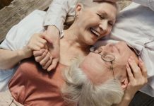 Da li su intimni odnosi važni i nakon 58. godine? Ovo je istina o kojoj se rijetko govori Da li su intimni odnosi važni i nakon 58. godine? Ovo je istina o kojoj se rijetko govori - featured image