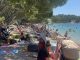 Strašno – Turisti u panici: Šta je ovo isplivalo iz mora? (FOTO) Strašno – Turisti u panici: Šta je ovo isplivalo iz mora? (FOTO) - featured image