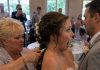 Moja svekrva mi je prišla s leđa na dan mog vjenčanja i odsjekla kosu, tvrdeći da je to „porodična tradicija“. Ali moj suprug je uradio nešto zbog čega je vrlo brzo požalila svoj postupak. 😰😨 Moja svekrva mi je prišla s leđa na dan mog vjenčanja i odsjekla kosu, tvrdeći da je to „porodična tradicija“. Ali moj suprug je uradio nešto zbog čega je vrlo brzo požalila svoj postupak. 😰😨 - featured image