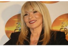 Nije joj dugo trebalo da PREBOLI njegovu smrt!!SUZANA JOVANOVIĆ uhvaćena u ZAGRLJAJU našeg popularnog pjevača!!! Nije joj dugo trebalo da PREBOLI njegovu smrt!!SUZANA JOVANOVIĆ uhvaćena u ZAGRLJAJU našeg popularnog pjevača!!! - featured image